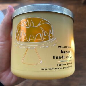 Bath & Body Works Banana Bundt Cake 3 wick candle. Unused.
